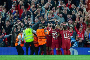 Liverpool 'dan Joel Matip # 32 UEFA Şampiyonlar Ligi maçında Anfield, Liverpool, İngiltere' de Liverpool - Ajax maçında 2-1 berabere kaldı.