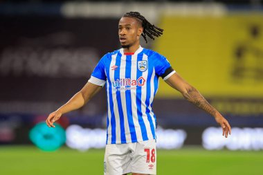 Huddersfield Town 'dan David Kasumu # 18. Huddersfield Şampiyonası maçında Huddersfield Town, Wigan Athletic' e karşı John Smith Stadyumu, Huddersfield, Birleşik Krallık, 13 Eylül 202