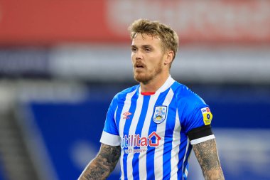 Huddersfield Town 'dan Danny Ward # 25 numara Huddersfield Şampiyonası maçında Huddersfield Town, Wigan Athletic' e karşı John Smith Stadyumu, Huddersfield, Birleşik Krallık, 13 Eylül 202