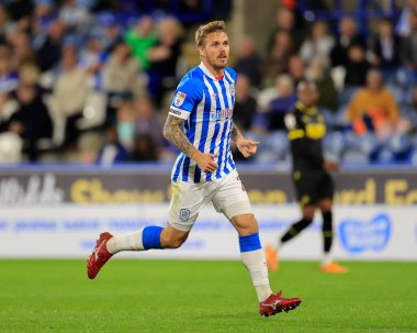 Huddersfield Town 'dan Danny Ward # 25 numara Huddersfield Şampiyonası maçında Huddersfield Town, Wigan Athletic' e karşı John Smith Stadyumu, Huddersfield, Birleşik Krallık, 13 Eylül 202