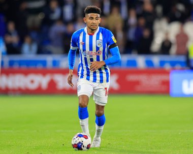 Huddersfield Townl 'dan Kaine Kesler-Hayden # 16. Huddersfield Şampiyonası maçında Huddersfield Town, Wigan Athletic' e karşı John Smith Stadyumu, Huddersfield, Birleşik Krallık, 13 Eylül 202