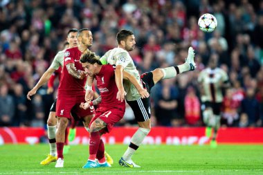 Dusan Tadiç # 10 of Ajax Koştas Tsimikas # 21 of Liverpool Şampiyonlar Ligi maçı sırasında Anfield, Liverpool, Birleşik Krallık, 13 Eylül 202 'de Liverpool - Ajax maçında faul yaptı