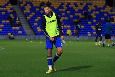 AFC Wimbledon 'dan Harry Pell # 8, 13 Eylül 202 tarihinde Birleşik Krallık, Merton, Cherry Red Records Stadyumu' nda oynanan AFC Wimbledon-Northampton maçı öncesinde ısınıyor.