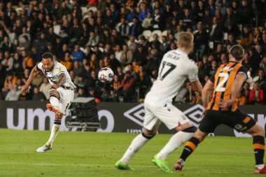 Stoke City 'den Lewis Baker # 8, 13 Eylül 202' de Hull City 'nin MKM Stadyumu' nda Stoke City 'ye karşı oynadığı Sky Bet Şampiyonası maçında serbest vuruş aldı.