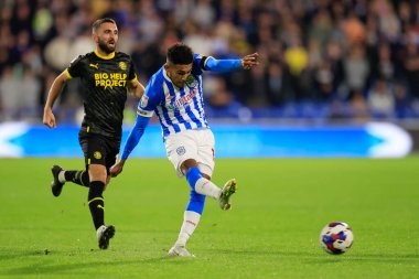 Huddersfield Town 'dan 16 numaralı Kaine Kesler-Hayden, 13 Eylül 202' de John Smith Stadyumu 'nda oynanan Huddersfield Town - Wigan Athletic maçında gol atma şansı yakaladı.