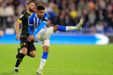 Huddersfield Town 'dan 16 numaralı Kaine Kesler-Hayden, 13 Eylül 202' de John Smith Stadyumu 'nda oynanan Huddersfield Town - Wigan Athletic maçında gol atma şansı yakaladı.