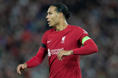 Liverpool Şampiyonlar Ligi maçında Virgil van Dijk # 4 Anfield, Liverpool 'da Liverpool - Ajax maçı, 13 Eylül 202