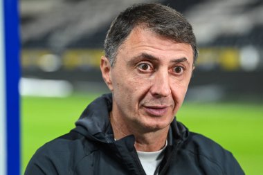 Shota Arveladze Hull City 'nin teknik direktörü 13 Eylül 202' de Hull City ile Stoke City arasındaki maçın ardından Hull City 'nin MKM Stadyumu' nda oynanan maç müsabakası sırasında