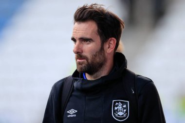 Huddersfield Town teknik direktörü Danny Schofield, 13 Eylül 202 'de John Smith Stadyumu' nda Huddersfield Town ve Wigan Athletic maçında maça geliyor.