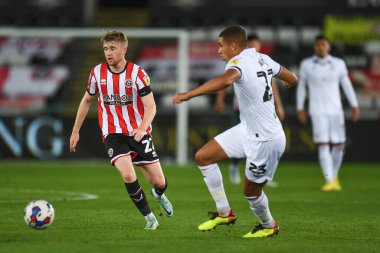 Sheffield United 'dan Tommy Doyle # 22 Swansea City # 23 Swansea City maçında Swansea City - Sheffield United maçında Swansea.com Stadyumu, Swansea, Birleşik Krallık' ta 13 Eylül 202 'de Nathan Wood' u aldı.