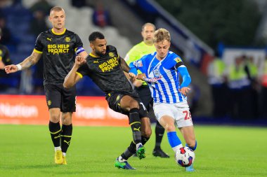 Huddersfield Town 'dan Patrick Jones 13 Eylül 202' de Wigan Atletizm Şampiyonası 'nda Wigan Atletizm Ligi' nden Curtis Tilt # 16 'ya karşı John Smith Stadyumu' nda Huddersfield Town - Wigan Athletic maçında geride kaldı.