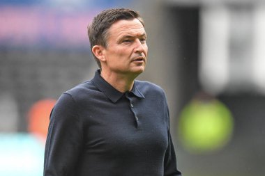 13 Eylül 202 'de Swansea.com Stadyumu, Swansea.com, İngiltere' de oynanan Swansea City-Sheffield United maçında Sheffield United maçında Sheffield United 'ın saha denetimi öncesinde Paul Heckingbottom teknik direktörü