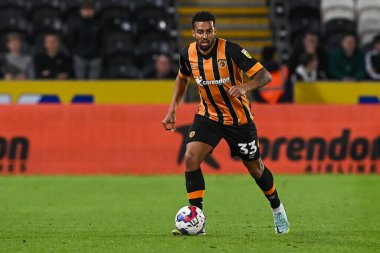 Hull City 'den Cyrus Christie # 33, 13 Eylül 202' de Hull City 'nin MKM Stadyumu' nda Stoke City 'ye karşı oynadığı Gökyüzü İddia Şampiyonası maçında eylemde.