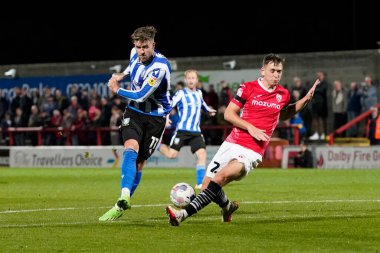 Morecambe 'den Donald Love, 13 Eylül 202' de İngiltere 'nin Morecambe kentindeki Mazuma Stadyumu' nda oynanan 1.