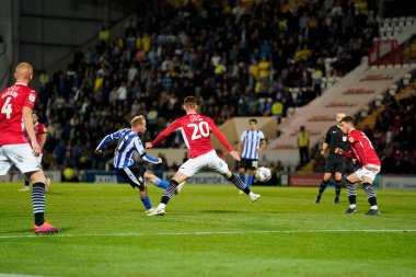 Sheffield Wednesday takımından Barry Bannan, 13 Eylül 202 tarihinde İngiltere 'nin Morecambe kentindeki Mazuma Stadyumu' nda oynanan Morecambe - Sheffield maçında Morecambe maçında Morecambe kalesinde topu sürüyor.