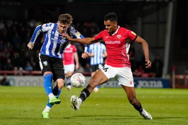 Morecambe 'den Jacob Bedeau, 13 Eylül 202' de İngiltere 'nin Morecambe kentindeki Mazuma Stadyumu' nda Çarşamba günü oynanan Sky Bet 1 maçı sırasında Sheffield 'den Josh Windass' ın attığı şutu blokladı.