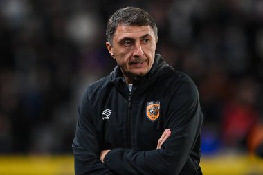 Hull City 'nin Shota Arveladze Müdürü, 13 Eylül 202 tarihinde Hull City' nin Stoke City 'e karşı oynadığı maçta tepki gösterdi.