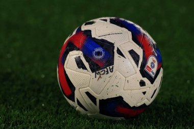 13 Eylül 202 'de Merton, Merton' daki Cherry Red Records Stadyumu 'nda oynanan AFC Wimbledon-Northampton maçından önce maç topunun genel görünümü