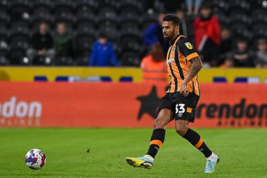 Hull City 'den Cyrus Christie # 33, 13 Eylül 202' de Hull City 'nin MKM Stadyumu' nda Stoke City 'ye karşı oynadığı Gökyüzü İddia Şampiyonası maçında eylemde.