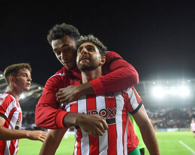 Sheffield United takımından Reda Khadra, 13 Eylül 202 'de Swansea.com Stadyumu' nda oynanan Swansea City-Sheffield United maçında 1-0 berabere kalma golünü kutluyor.