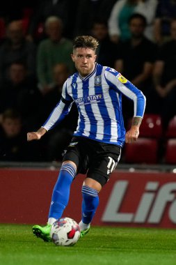 Sheffield 'den Josh Windass, 13 Eylül 202' de İngiltere 'nin Morecambe kentindeki Mazuma Stadyumu' nda oynanan 1.