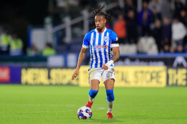 Huddersfield Town 'dan David Kasumu # 18. Huddersfield Şampiyonası maçında Huddersfield Town, Wigan Athletic' e karşı John Smith Stadyumu, Huddersfield, Birleşik Krallık, 13 Eylül 202