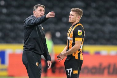 Hull City 'nin Shota Arveladze teknik direktörü, 13 Eylül 202' de Hull City 'nin Stoke City' ye karşı oynadığı Sky Bet Şampiyonası maçından sonra Hull City 'den Regan Slater ile konuşuyor.