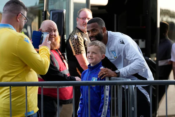 Michael Ihiekwe Από Sheffield Wednesday Ποζάρει Για Μια Φωτογραφία Έναν — Φωτογραφία Αρχείου