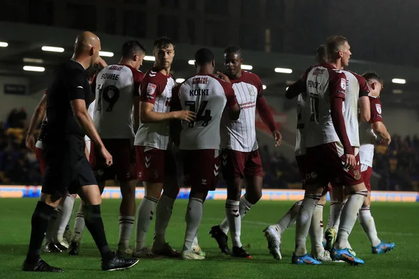 Objetivo Los Jugadores Northampton Town Celebran Segundo Gol Marcado Por — Foto de Stock