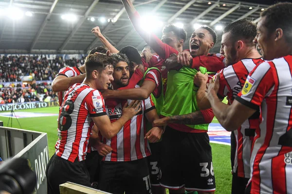 Sheffield United takımından Reda Khadra, 13 Eylül 202 'de Swansea.com Stadyumu' nda oynanan Swansea City-Sheffield United maçında 1-0 berabere kalma golünü kutluyor.