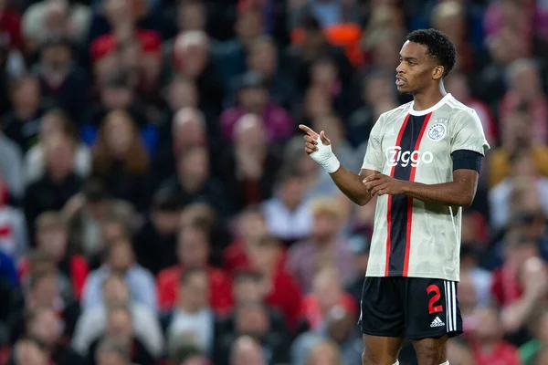 Jurrien Timber Van Ajax Geeft Zijn Team Instructies Tijdens Uefa — Stockfoto