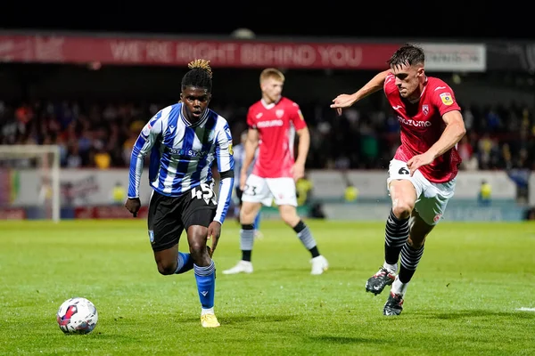 Alex Mighten Sheffield Wednesday Pasa Por Ryan Delaney Morecambe Durante —  Fotos de Stock