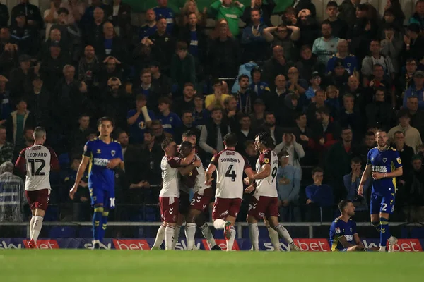 Objetivo Jon Guthrie Northampton Town Celebra Con Sus Compañeros Equipo —  Fotos de Stock