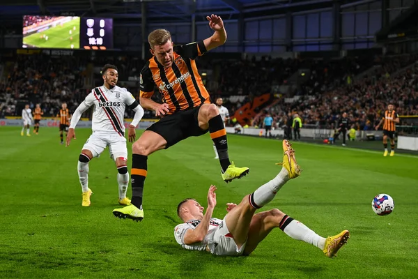 Callum Elder Hull City Pokonuje Ben Wilmot Stoke City Podczas — Zdjęcie stockowe