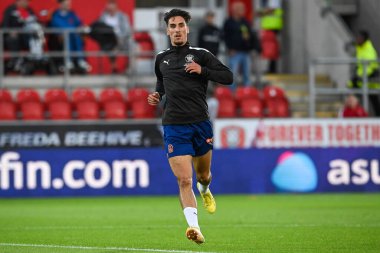 Blackpool 'dan Theo Corbeanu # 25, maç öncesi ısınma maçı öncesinde Rotherham United - Blackpool maçı New York Stadyumu, Rotherham, İngiltere, 14 Eylül 202