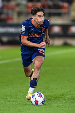 Blackpool 'dan Theo Corbeanu, 14 Eylül 202' de New York Stadyumu 'nda oynanan Sky Bet Şampiyonası maçında topla bir çıkış yaptı.