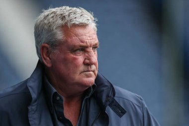West Bromwich Albion 'un Steve Bruce teknik direktörü, West Bromwich Albion' a karşı Birmingham City 'nin 14 Eylül 202' de oynadığı The Hawthorns, West Bromwich, İngiltere 'deki Sky Bet Şampiyonası maçı öncesinde maça geldi.