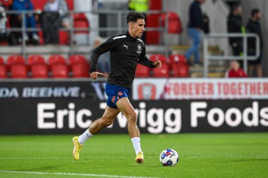 Blackpool 'dan Theo Corbeanu # 25, maç öncesi ısınma maçı öncesinde Rotherham United - Blackpool maçı New York Stadyumu, Rotherham, İngiltere, 14 Eylül 202