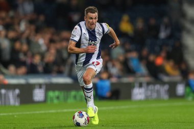 West Bromwich Albion 'un 17 numarası West Bromwich Albion, West Bromwich Albion' a karşı The Hawthorns, West Bromwich City 'de 14 Eylül 202' de oynanan maçında topla koşuyor.