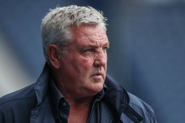 West Bromwich Albion 'un Steve Bruce teknik direktörü, West Bromwich Albion' a karşı Birmingham City 'nin 14 Eylül 202' de oynadığı The Hawthorns, West Bromwich, İngiltere 'deki Sky Bet Şampiyonası maçı öncesinde maça geldi.