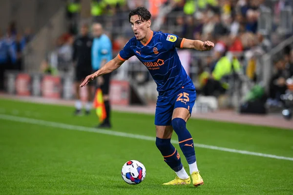 Blackpool 'un 25 numaralı oyuncusu Theo Corbeanu, 14 Eylül 202' de İngiltere 'nin Rotherham Stadyumu' nda oynanan Gökyüzü İddia Şampiyonası maçında Rotherham United, Blackpool 'a karşı.