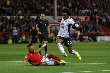 Nottingham Ormanının 32 numarası Renan Augusto Lodi dos Santos Premier Lig maçı sırasında Willian # 20 Fulham ile Nottingham Forest 'a karşı City Ground, Nottingham, İngiltere, 16 Eylül 202