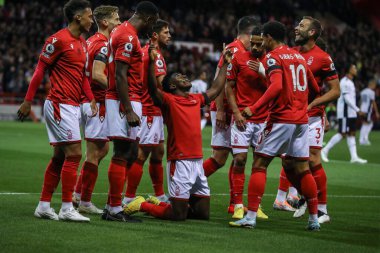 Nottingham Ormanı 'ndan 9 numaralı Taiwo Awoniyi, Nottingham City Ground, Nottingham, İngiltere' de oynanan Premier League maçında 1-0 kazanma golünü kutluyor.