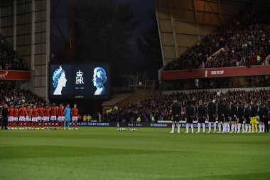 Majesteleri Kraliçe II. Elizabeth 'in anısına, 16 Eylül 202' de Nottingham Forest 'a karşı Fulham City Ground, Nottingham, İngiltere' de oynanan Premier League maçından önce büyük ekranda bir övgü yazısı sergilenmiştir.
