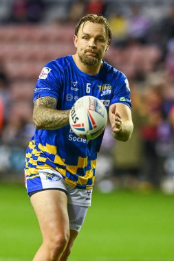 Blake Austin # 6. Leeds Rhinos maçı öncesi ısınma maçında Wigan Warriors - Leeds Rhinos maçında DW Stadyumu, Wigan, İngiltere, 16 Eylül 202