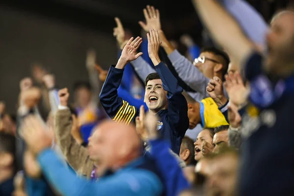 Leeds Rhinos Fans Vieren Wigans Proberen Uitgesloten Door Tmo Tijdens — Stockfoto