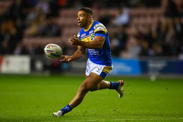 Leeds Rhinos 'un 9 numaralı Kruise Leeming maçı sırasında Wigan Warriors, Leeds Rhinos' a karşı DW Stadyumu, Wigan, İngiltere, 16 Eylül 202