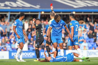 Coventry City 'den Gustavo Hamer # 38, Birmingham City' nin 17 Eylül 'de Birmingham City ile Coventry City arasında oynanan Gökyüzü İddia Şampiyonası' nda Hannibal # 6 ile yaşanan bir olaydan sonra kırmızı kart gösterildi.