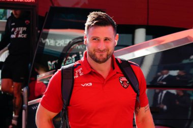 Salford Red Devils 'den Alex Gerrard # 29 Betfred Süper Lig karşılaşmasından önce Stadyuma geldi. St Helens - Salford Red Devils maçı, All Wicked Stadyumu, St Helens, İngiltere 17 Eylül 202