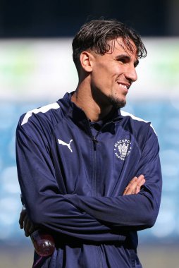 Blackpool 'dan Theo Corbeanu 17 Eylül 202' de The Den, Londra 'da oynanan Sky Bet Şampiyonası maçından önce sahada.